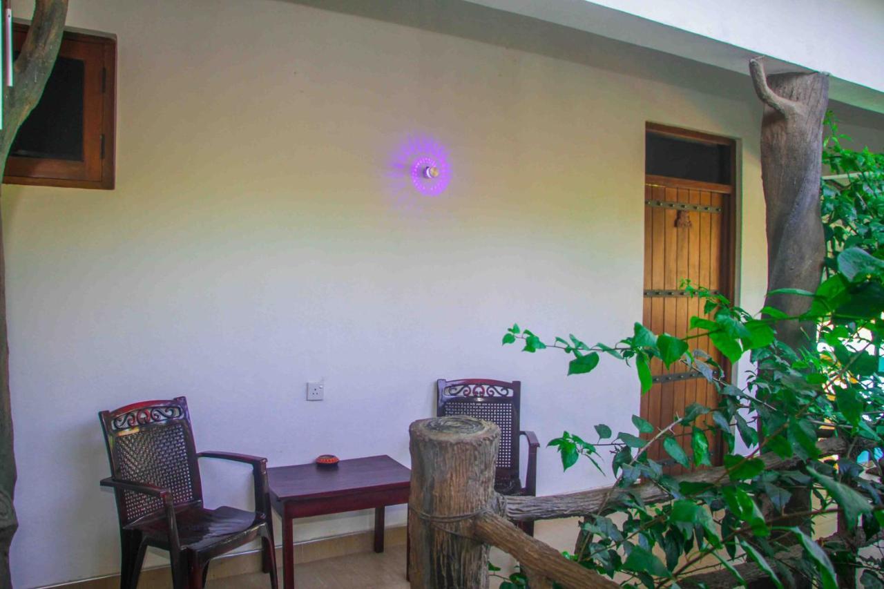 Hungry Lion Sigiriya Hotel Exterior foto